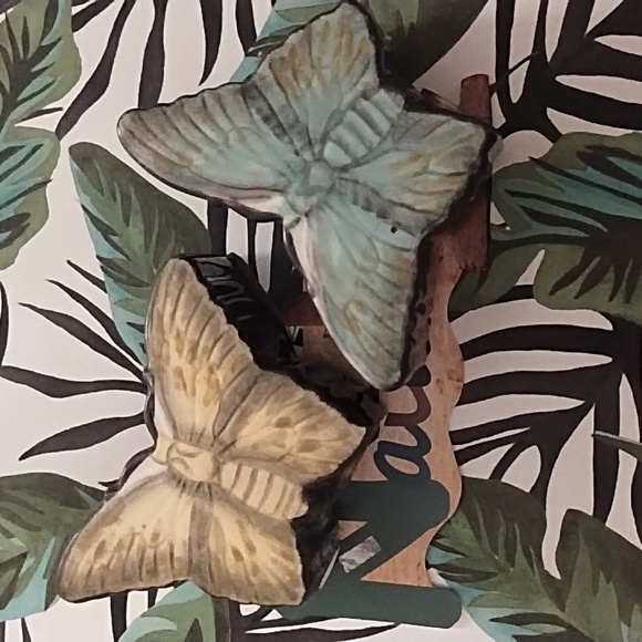 Butterfly 🦋 salt and pepper shakers - Picture 1 of 1